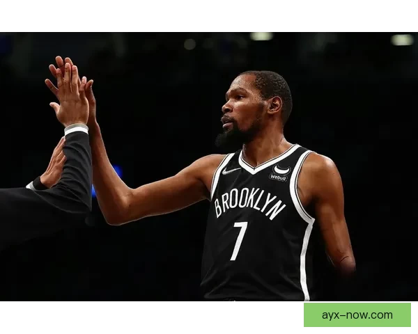 杜兰特称詹姆斯能打4到5年 末节仅出手2次重视团队篮球